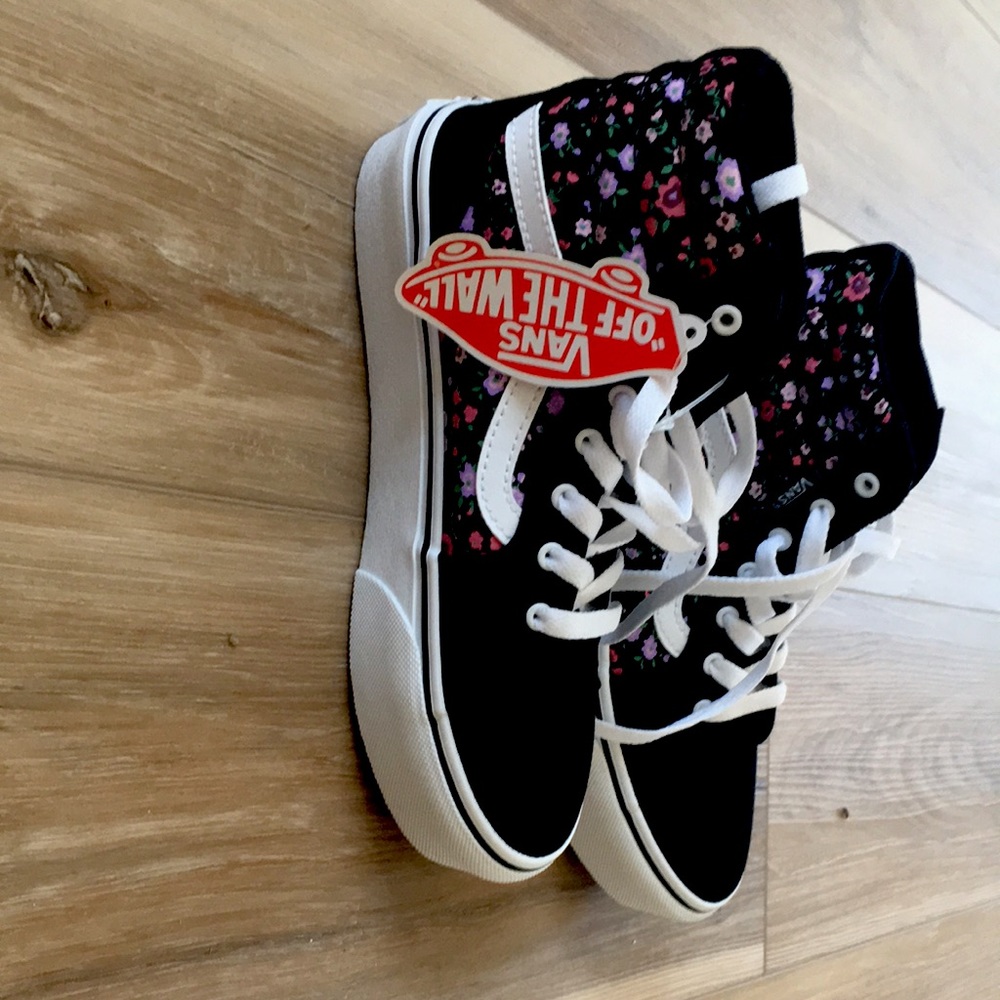 Brand new never been worn girls vans high tops size 3.0